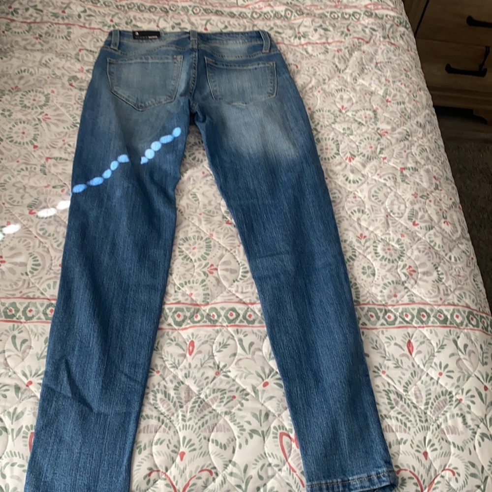 High Rise Distressed Jeans - Picture 2 of 3